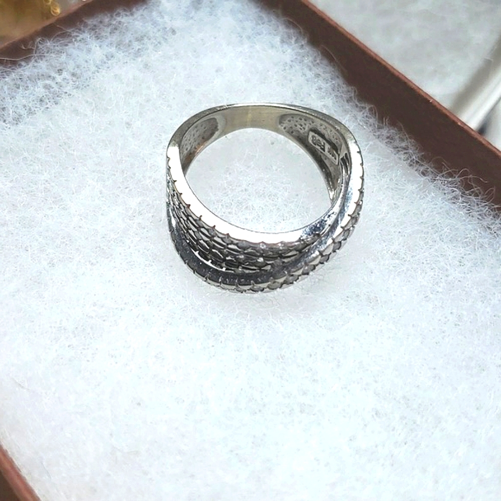 White GOLD 10K 77 DIAMONDS RING - Picture 6 of 8